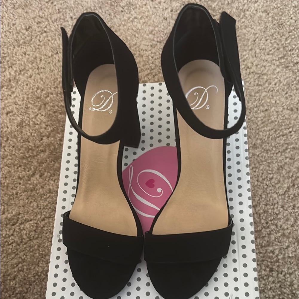 Delicious Black Textured Heels with Ankle Strap